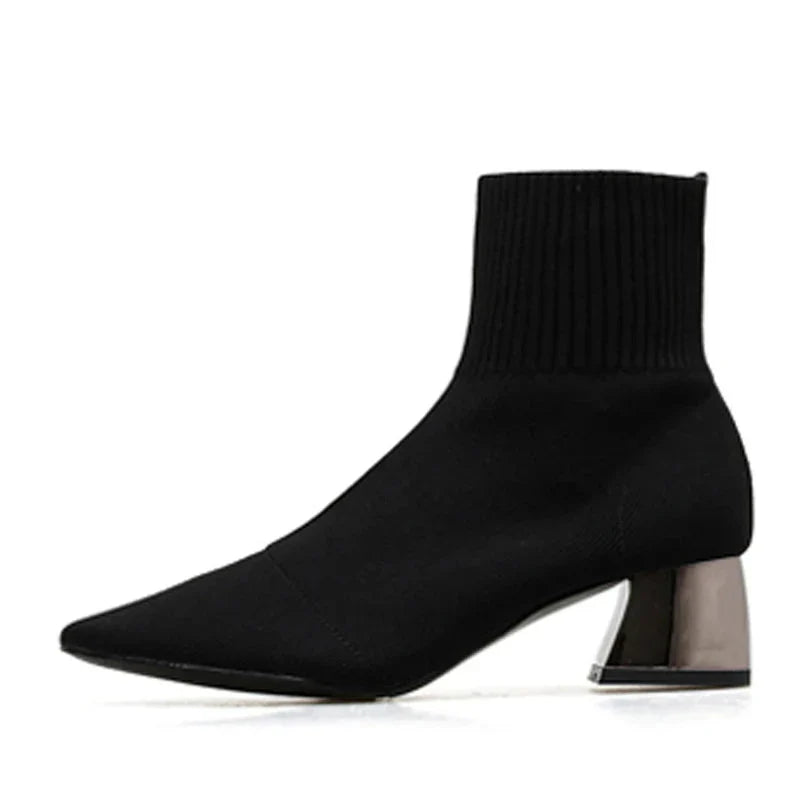 Bota Feminina de Cano Curto com Bico Fino Tecido Elástico Salto Baixo – (Promoção de Inverno 2025)