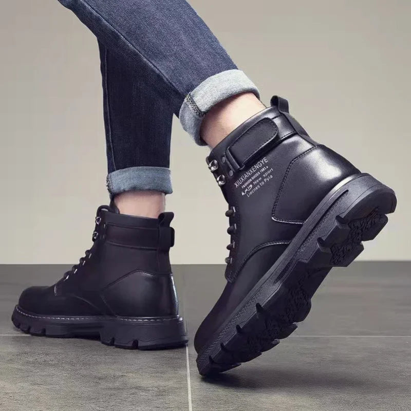 Bota Masculina de Cano Alto Estilo Motoqueiro Impermeável com Design Casual – (Promoção de Inverno 2025)