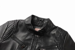Jaqueta Feminina Slim Black Luxe com Gola Alta Estilo Motociclista - (Promoção de Inverno 2025)
